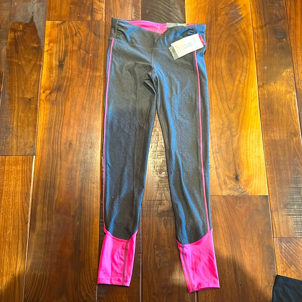 Women’s exercise leggings
